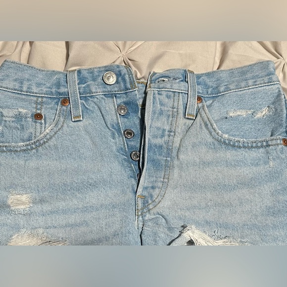 Women’s Levi’s 501 Shorts - size 24 - Picture 3 of 7
